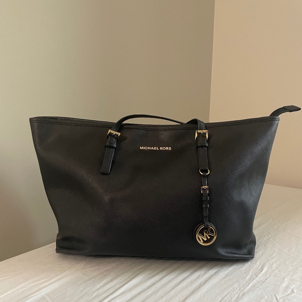 Michael Kors Jet Set Medium Tote